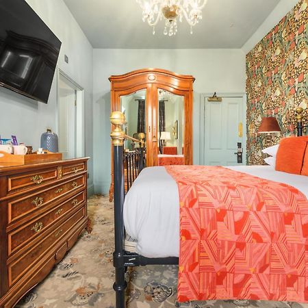 Clementine'S Guest House Йорк Экстерьер фото A room at the hotel