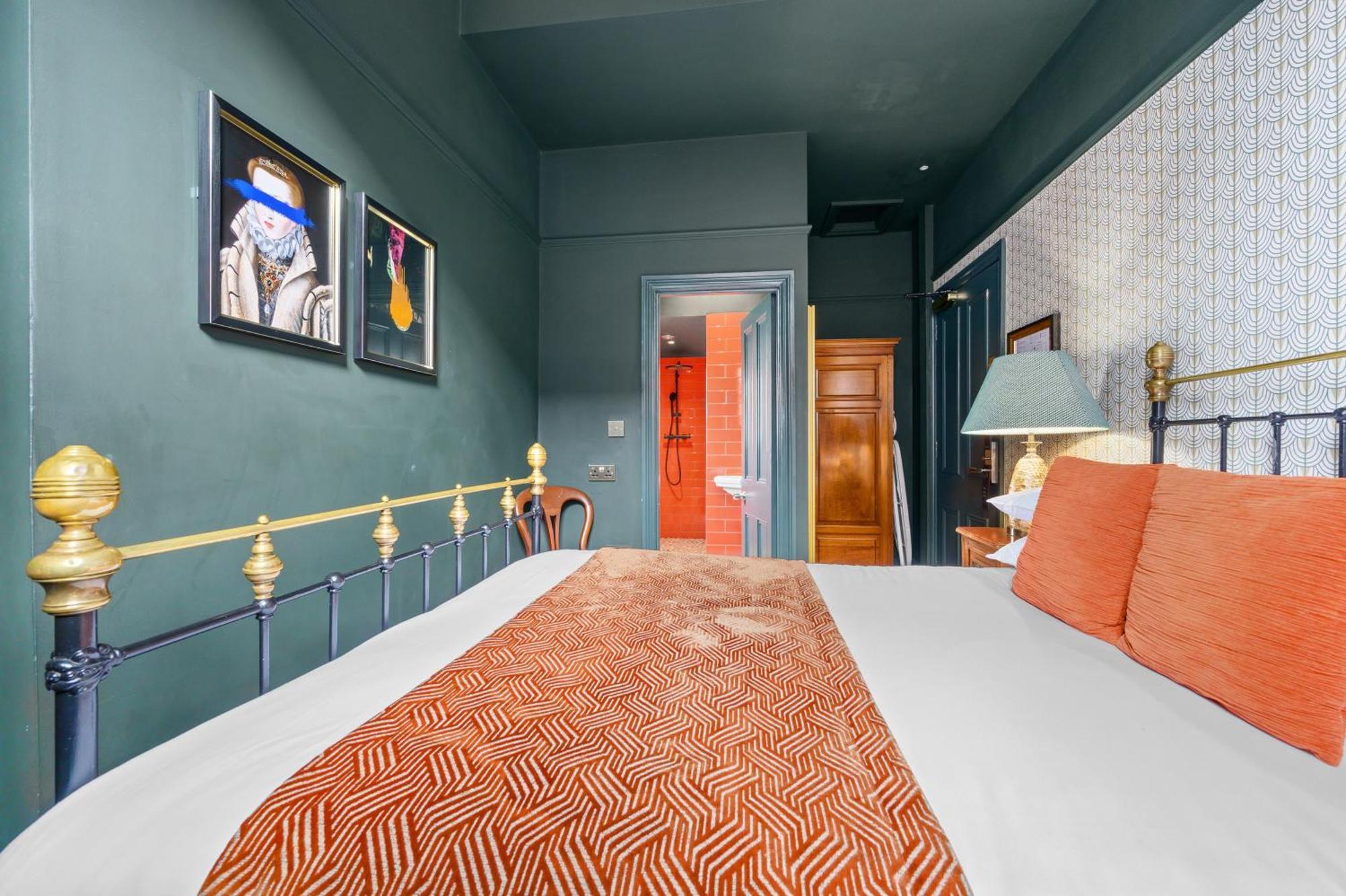 Clementine'S Guest House Йорк Экстерьер фото A bedroom at the hotel