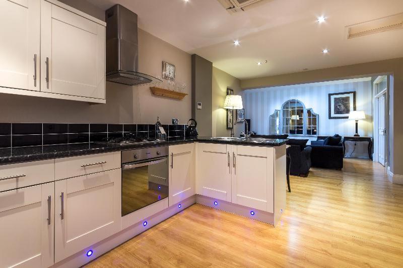 Clementine'S Guest House Йорк Номер фото A modern kitchen